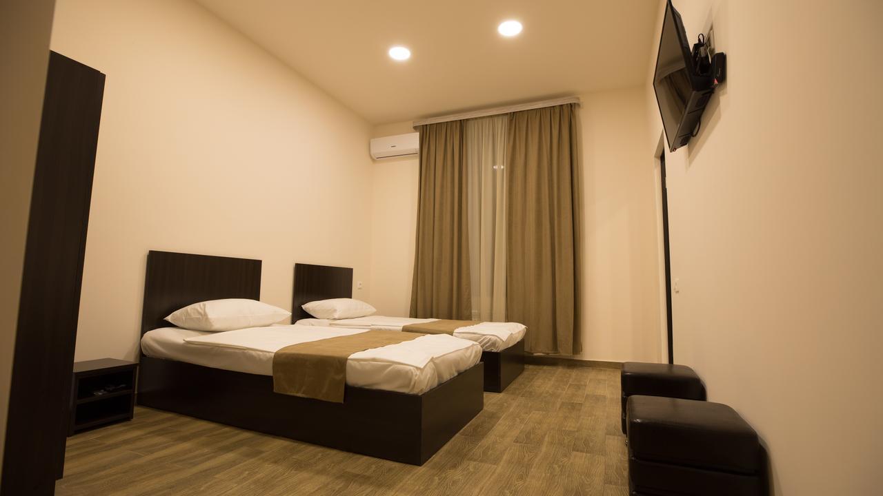 5 Rooms Mini-Hotel & Tours Erevan Esterno foto