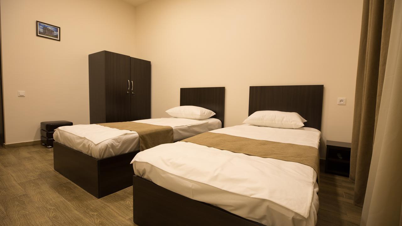 5 Rooms Mini-Hotel & Tours Erevan Esterno foto