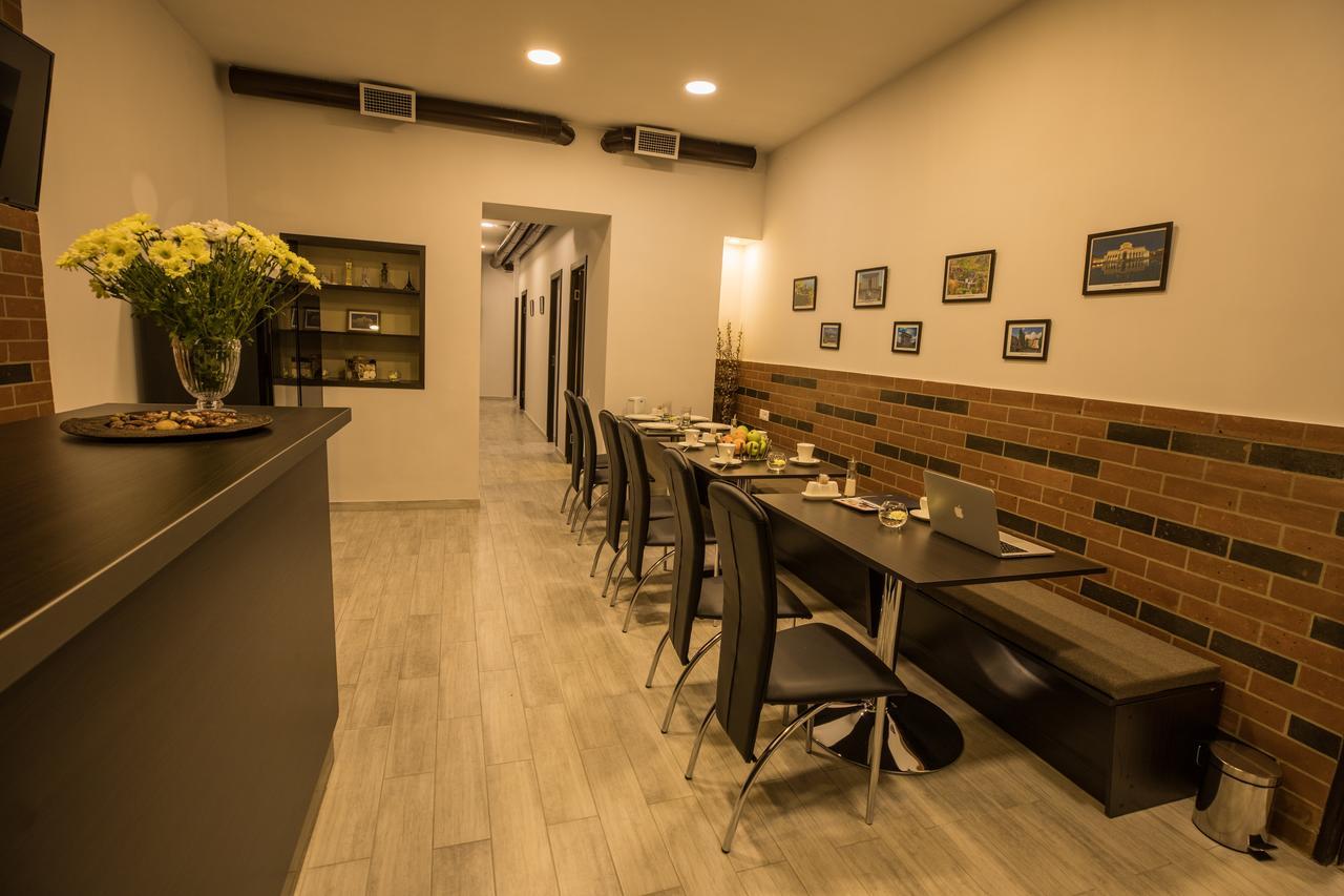 5 Rooms Mini-Hotel & Tours Erevan Esterno foto