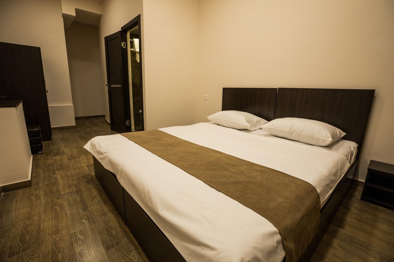 5 Rooms Mini-Hotel & Tours Erevan Esterno foto