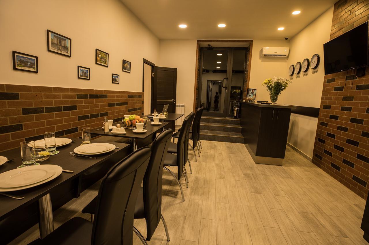 5 Rooms Mini-Hotel & Tours Erevan Esterno foto