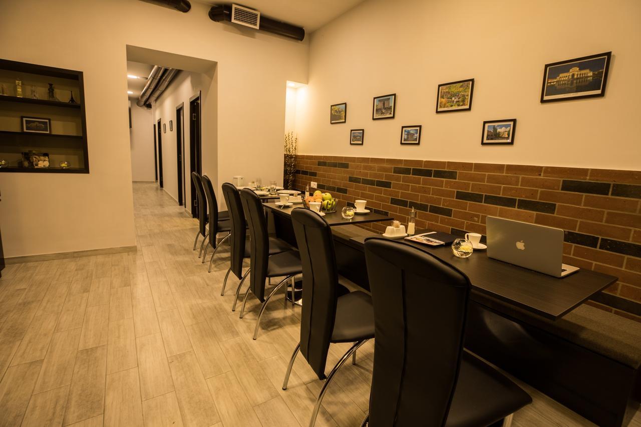 5 Rooms Mini-Hotel & Tours Erevan Esterno foto