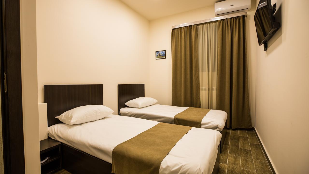 5 Rooms Mini-Hotel & Tours Erevan Esterno foto