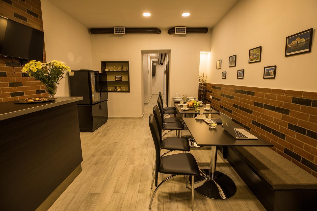 5 Rooms Mini-Hotel & Tours Erevan Esterno foto
