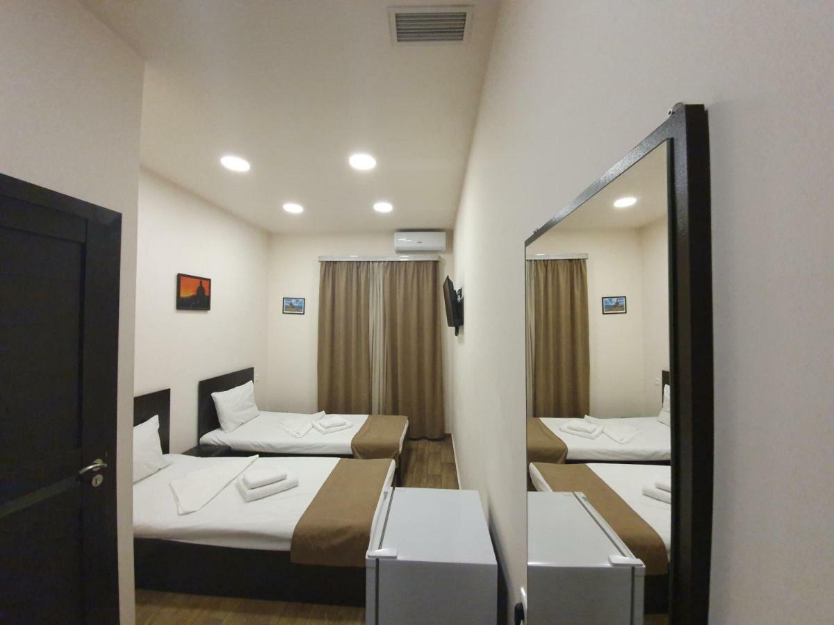 5 Rooms Mini-Hotel & Tours Erevan Esterno foto