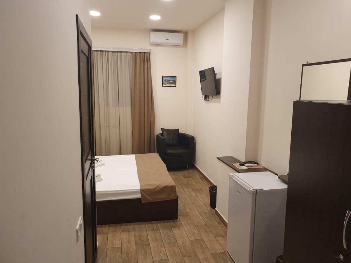5 Rooms Mini-Hotel & Tours Erevan Esterno foto