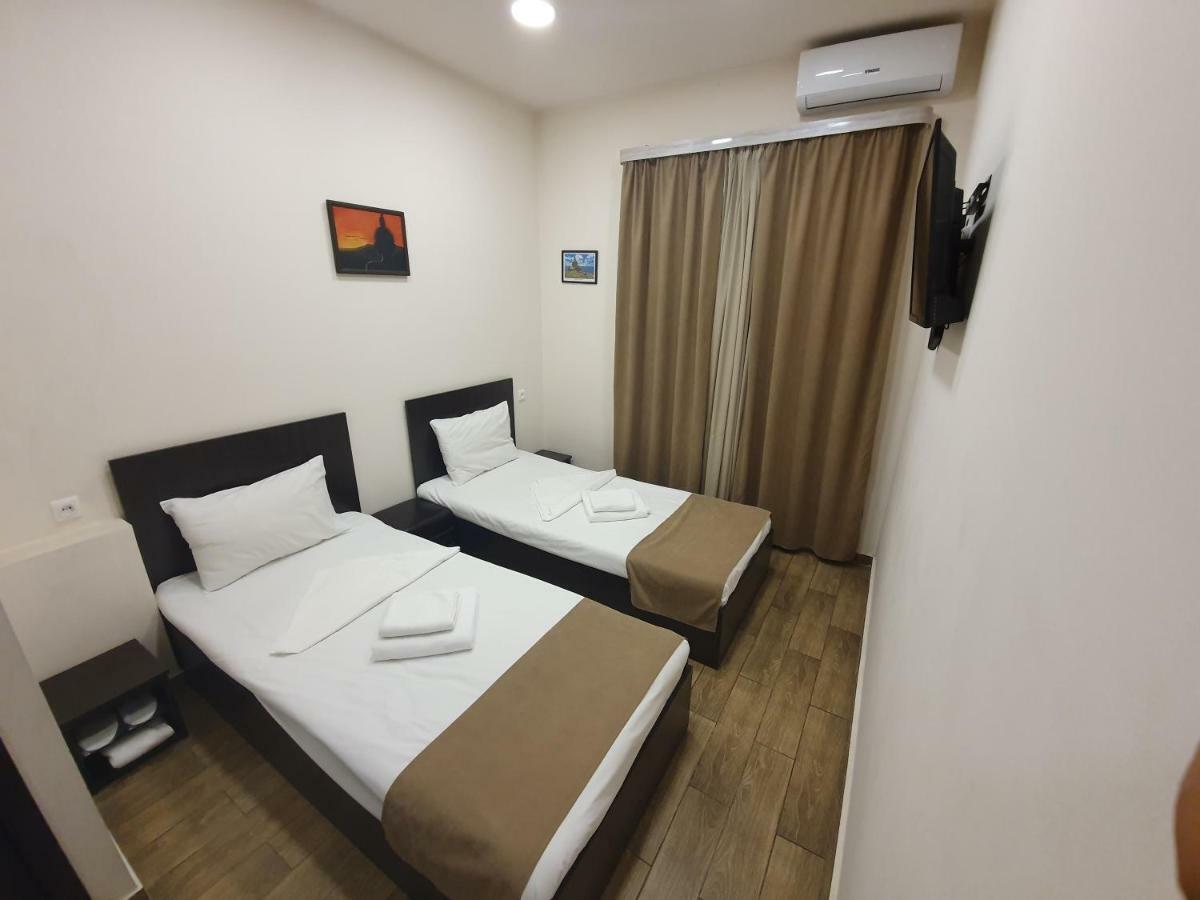 5 Rooms Mini-Hotel & Tours Erevan Esterno foto