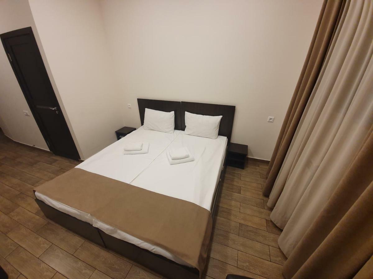 5 Rooms Mini-Hotel & Tours Erevan Esterno foto